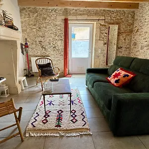  Hébergement de vacances Fait Sa Révolution France
